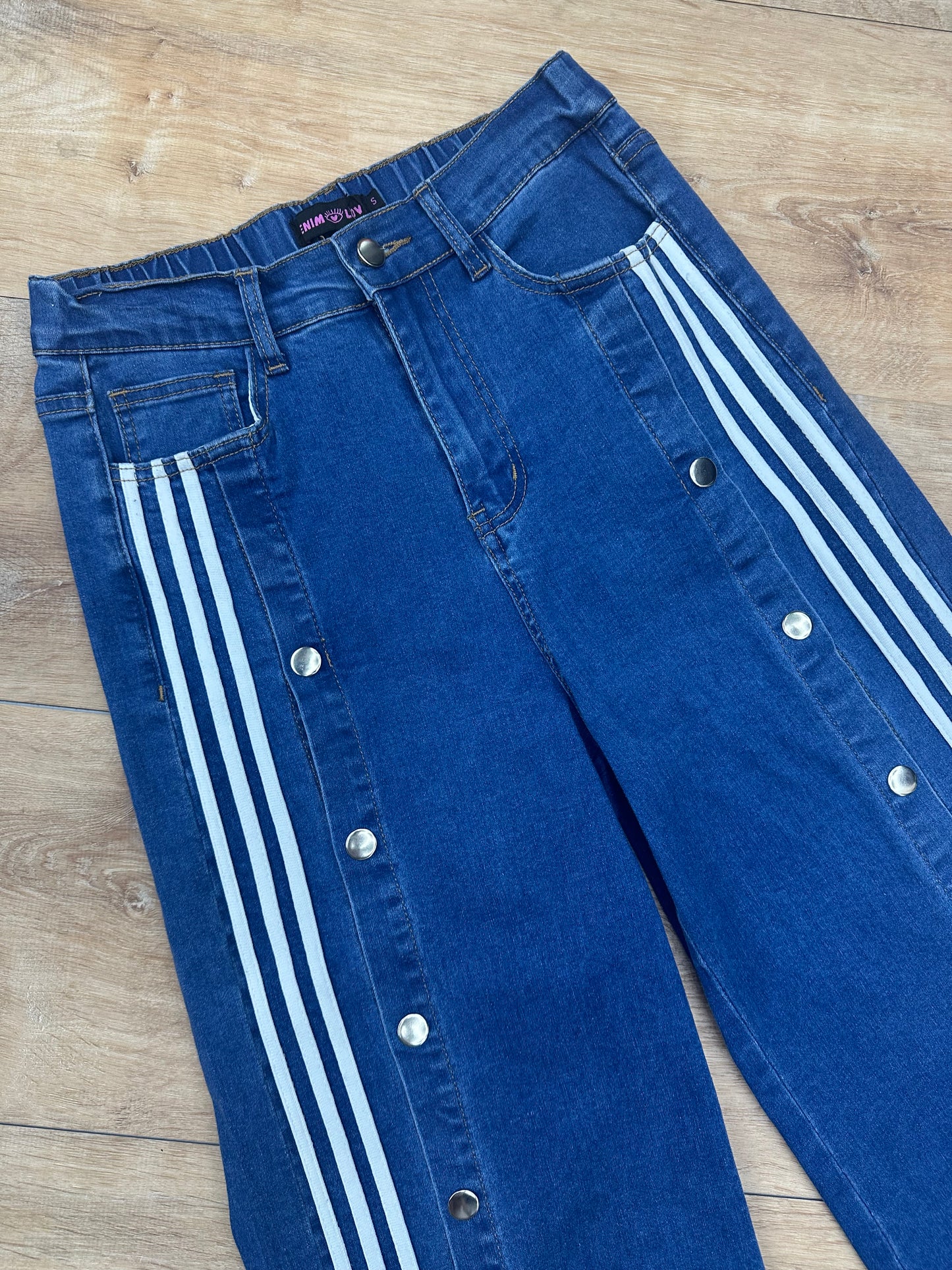 Blue pants with lines