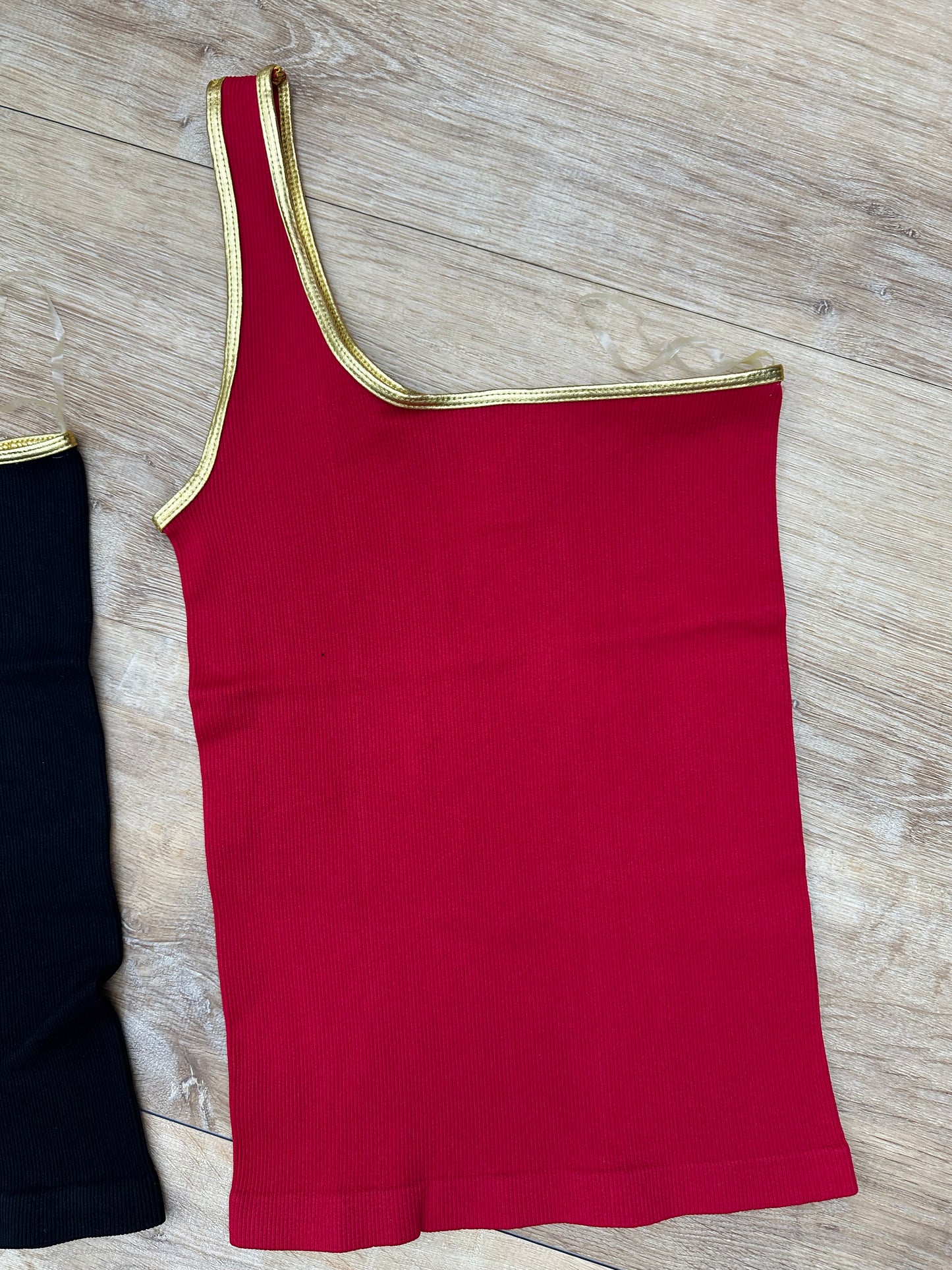 Basic red top