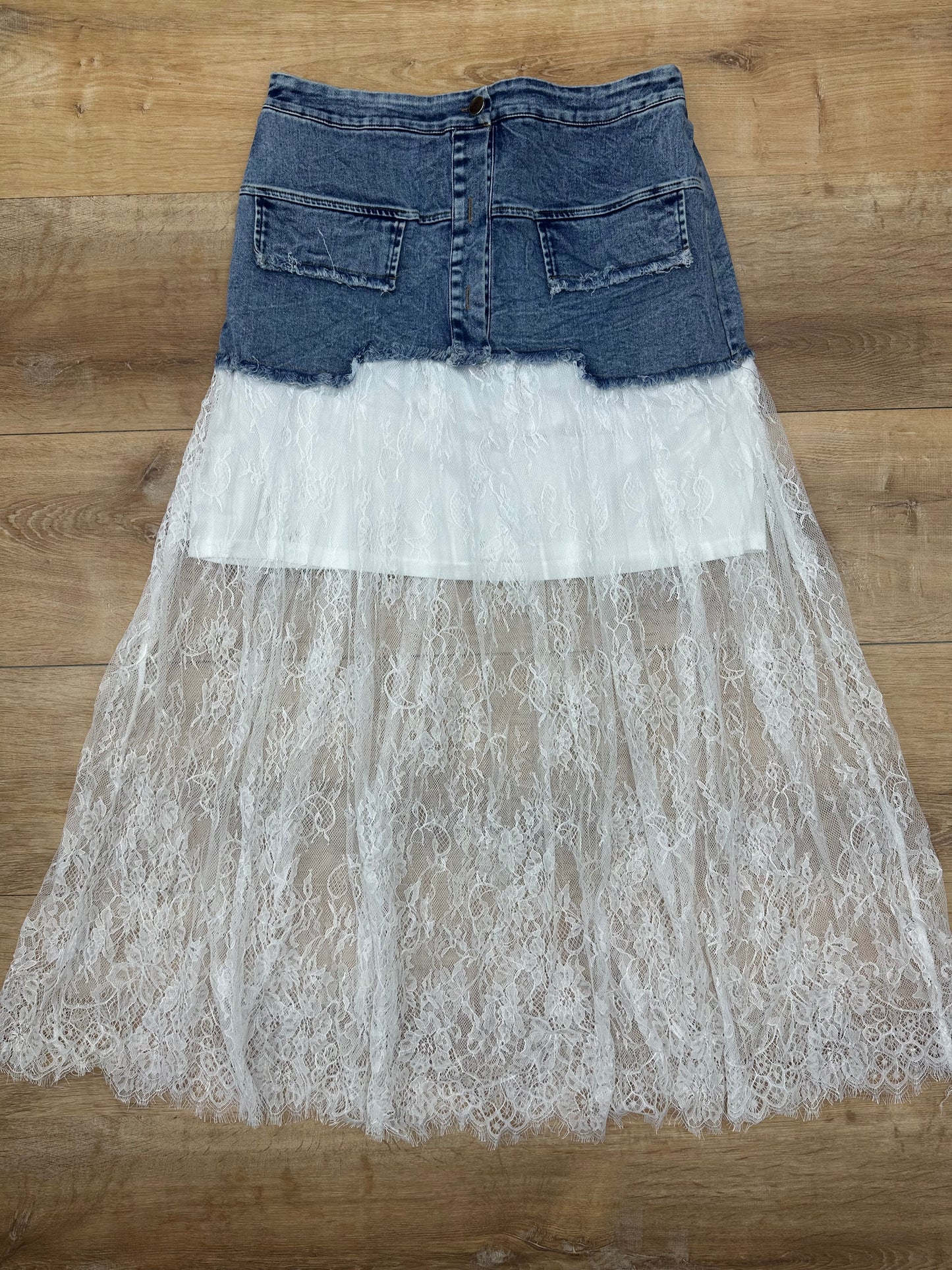Falda tutu blanca, con detalles denim