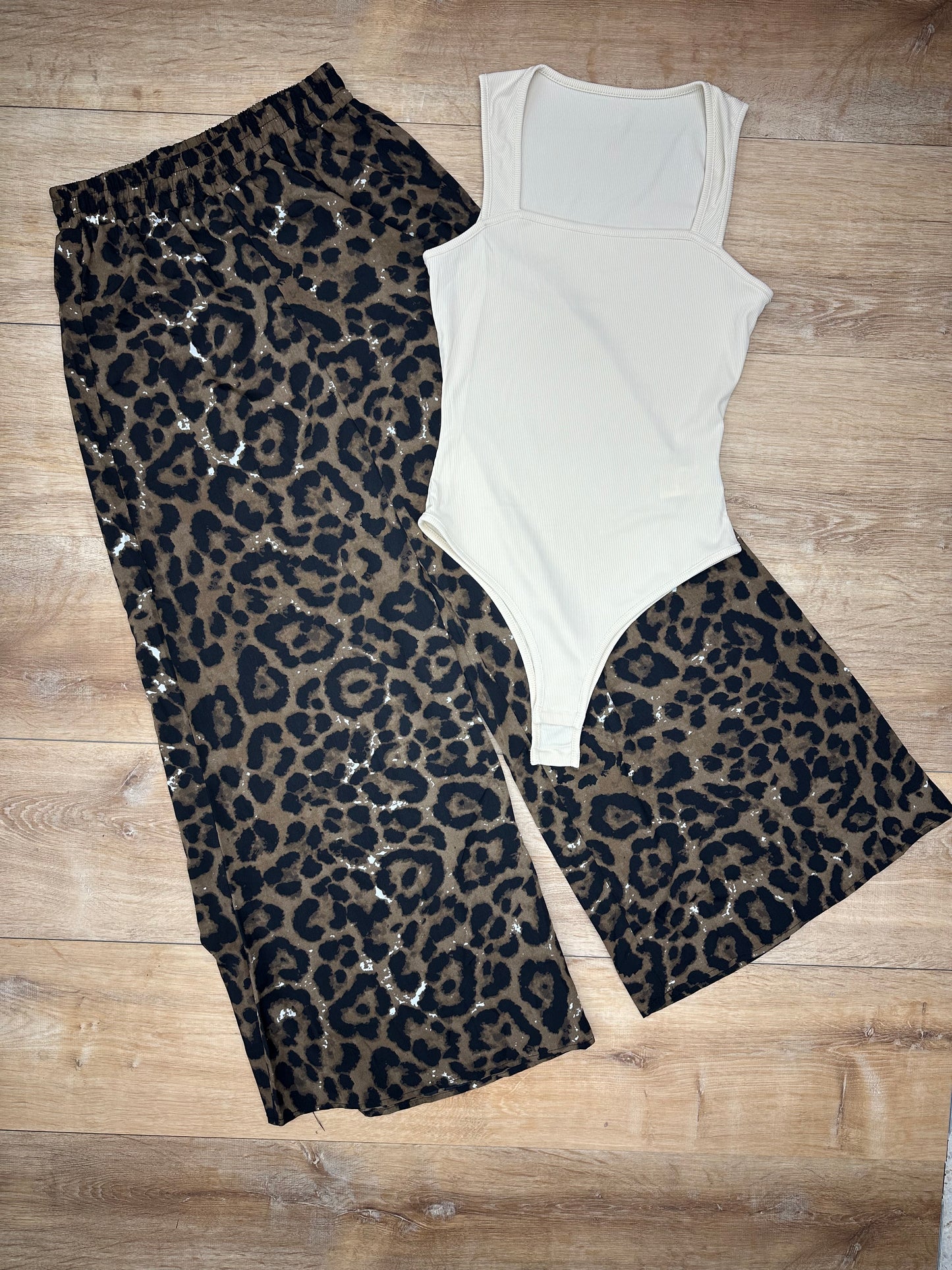 Pantalón animal print ancho
