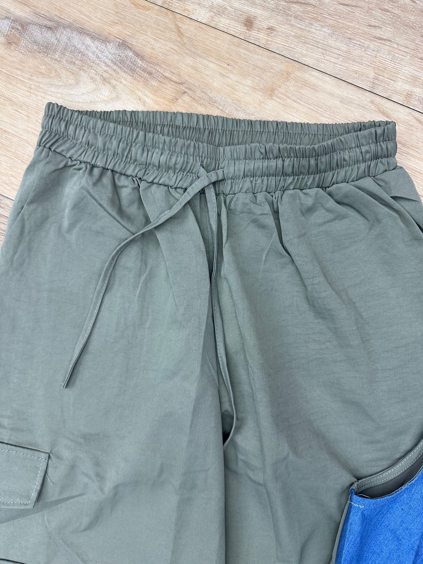 Set de Pantalon y chaleco color verde con detalles denim