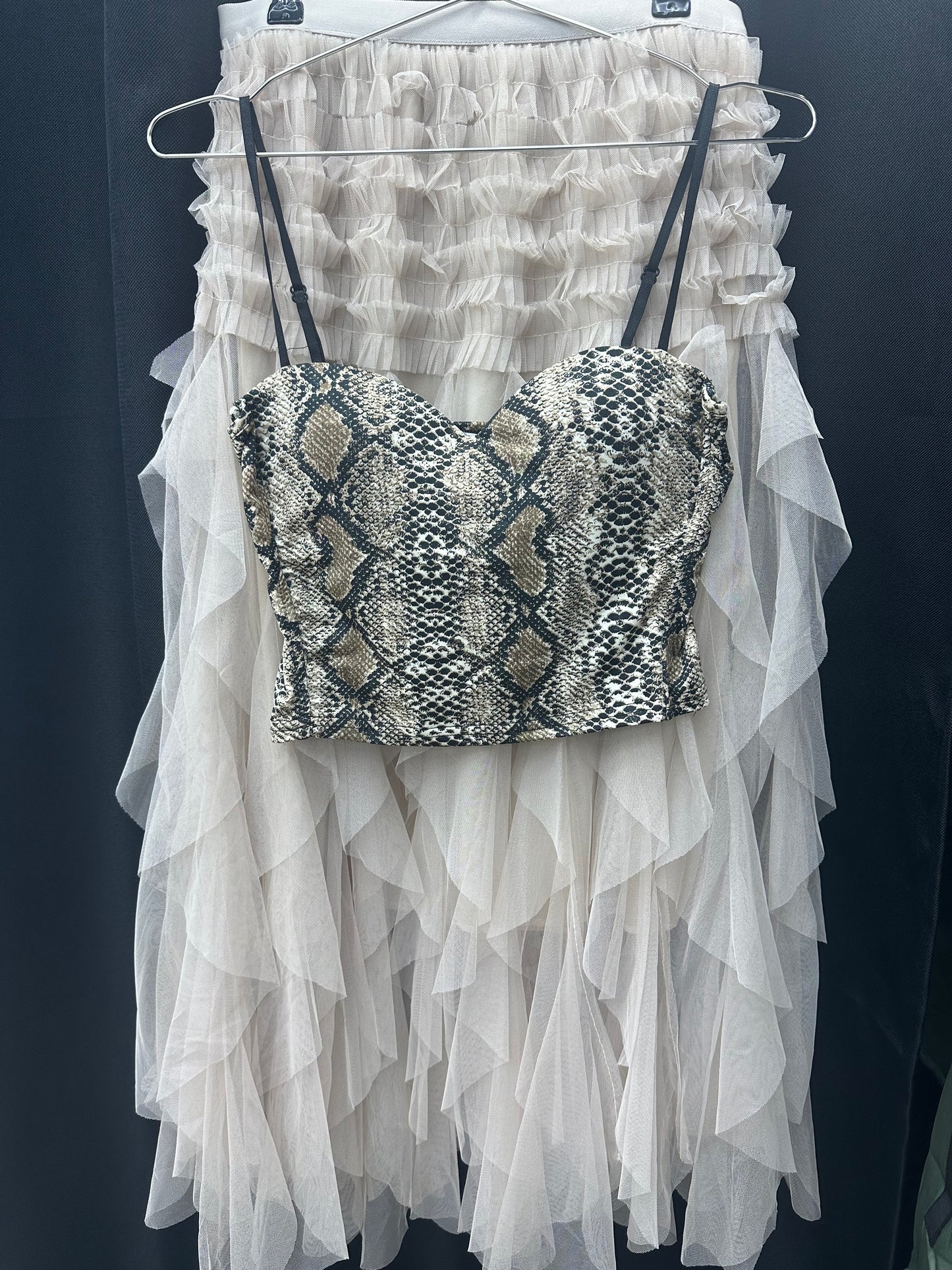 Snake top