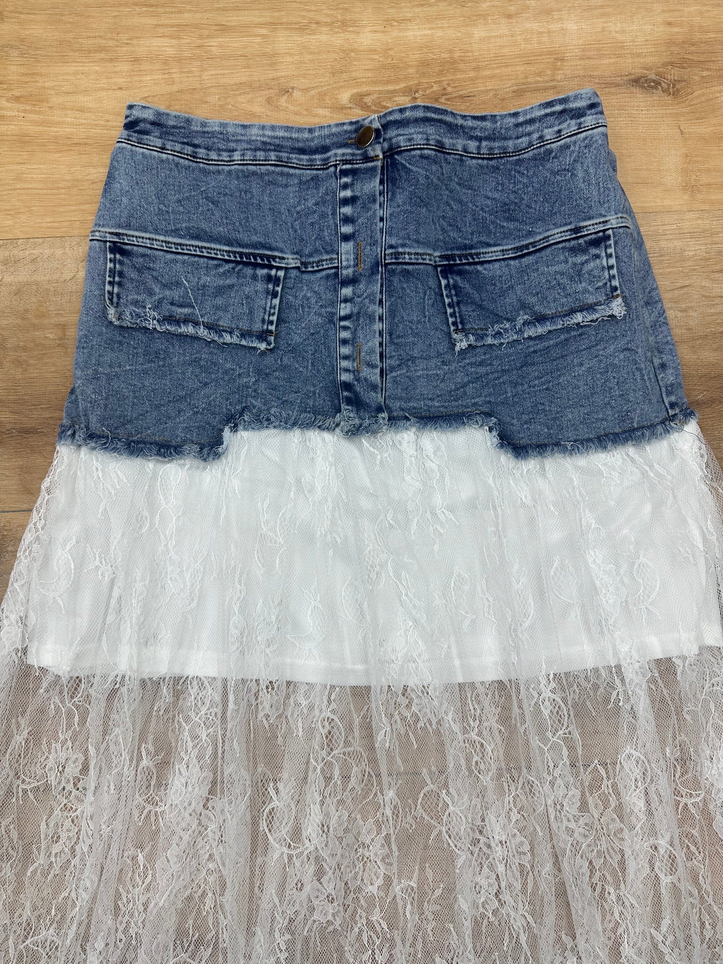 Falda tutu blanca, con detalles denim