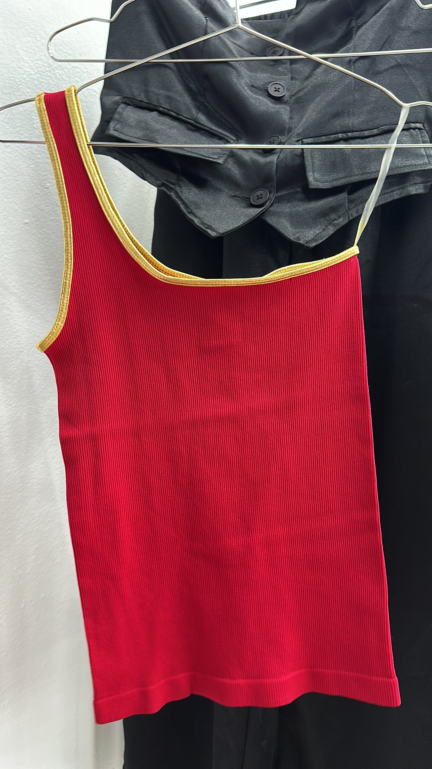 Basic red top