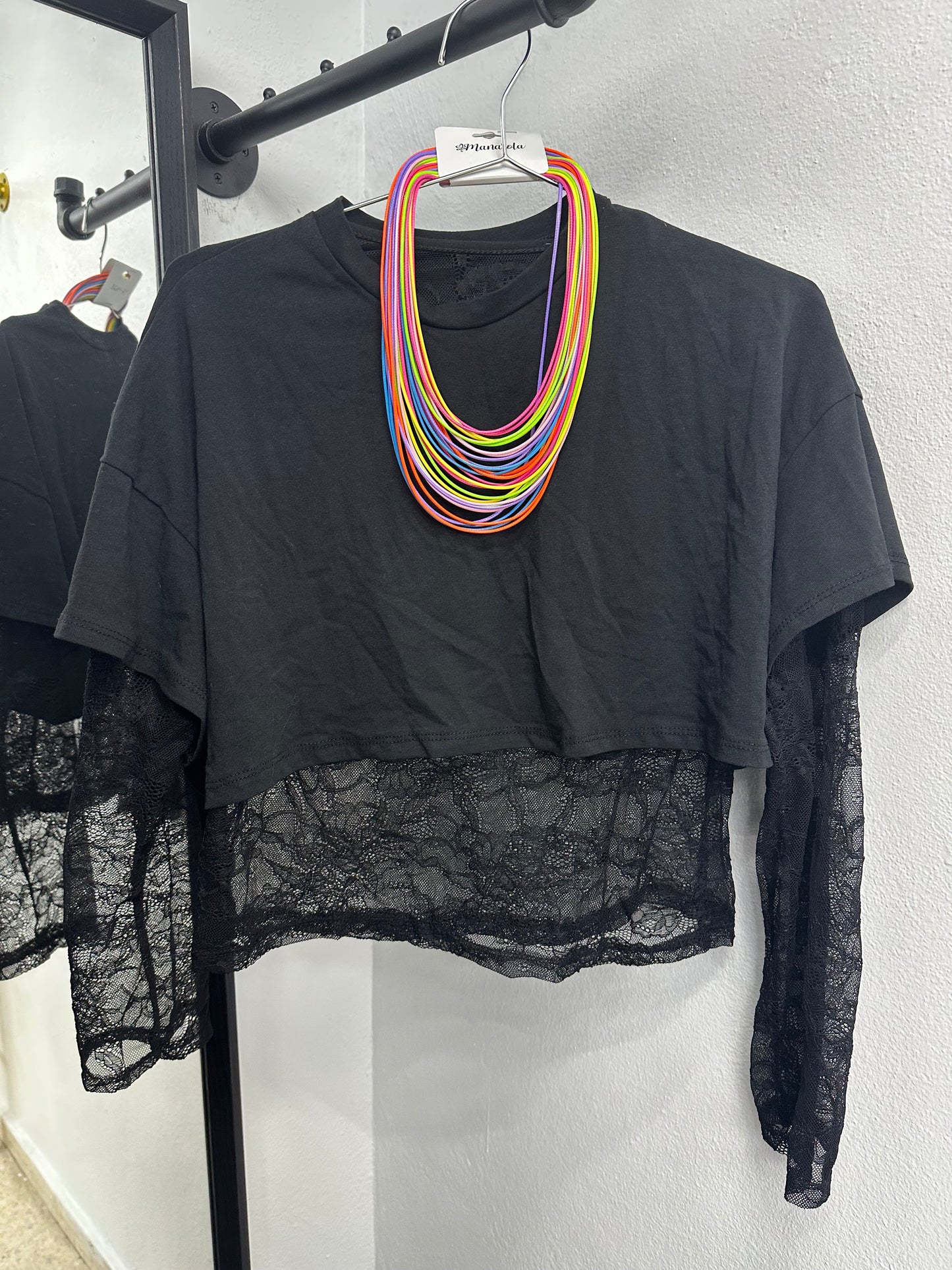 Camisa de manga larga de encaje.