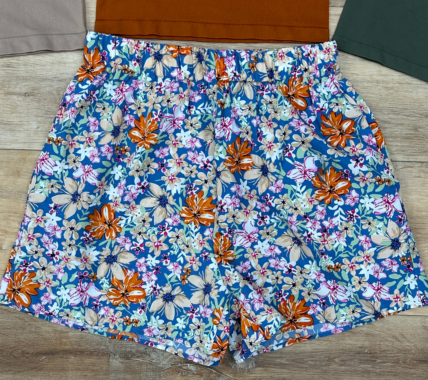 Pantalón corto floral