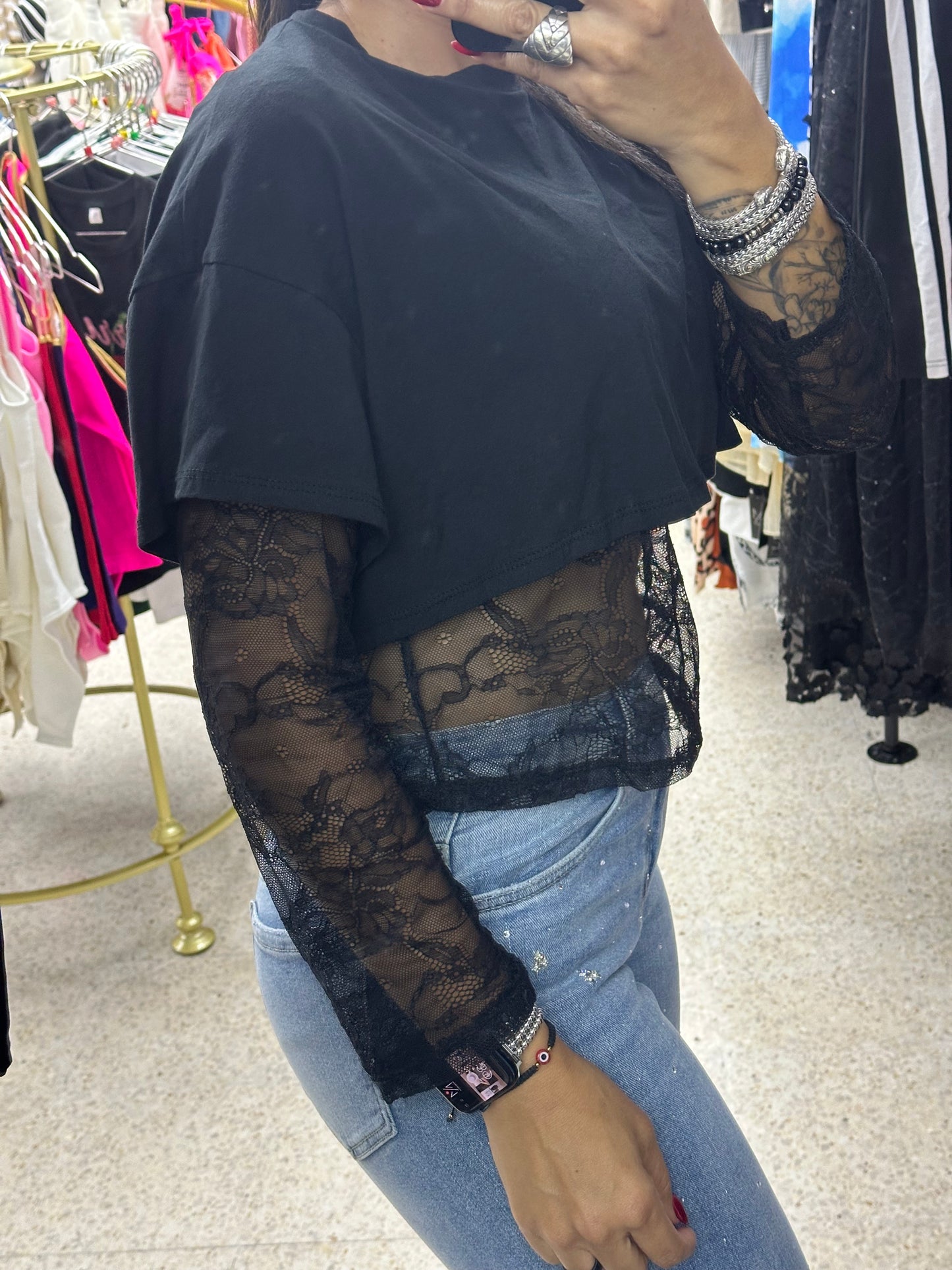 Camisa de manga larga de encaje.