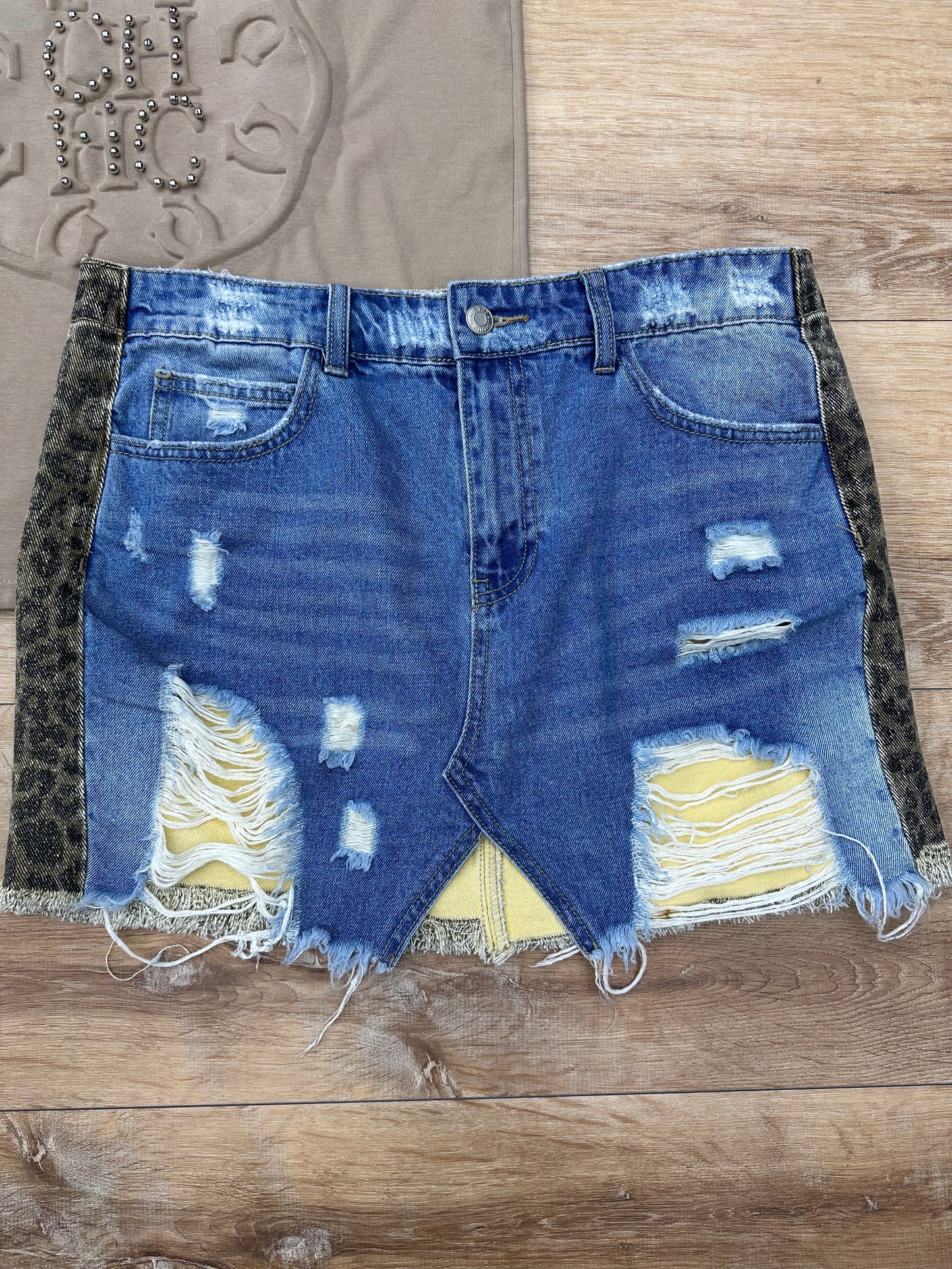 Falda mini denim con animal print