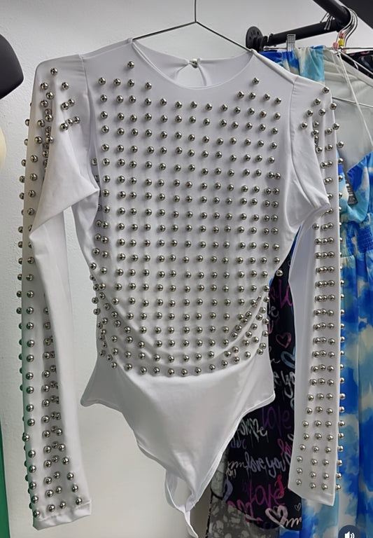 Body suit blanco con detalle plateado.