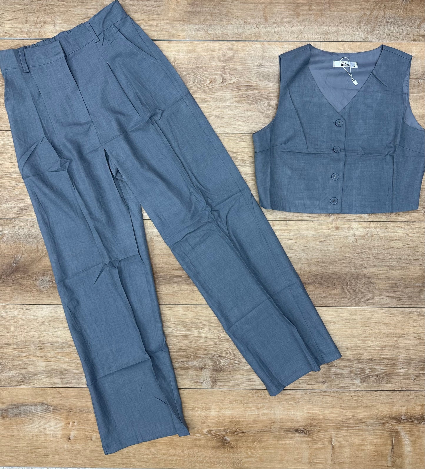 Set de pantalón y blusa gris en hilo