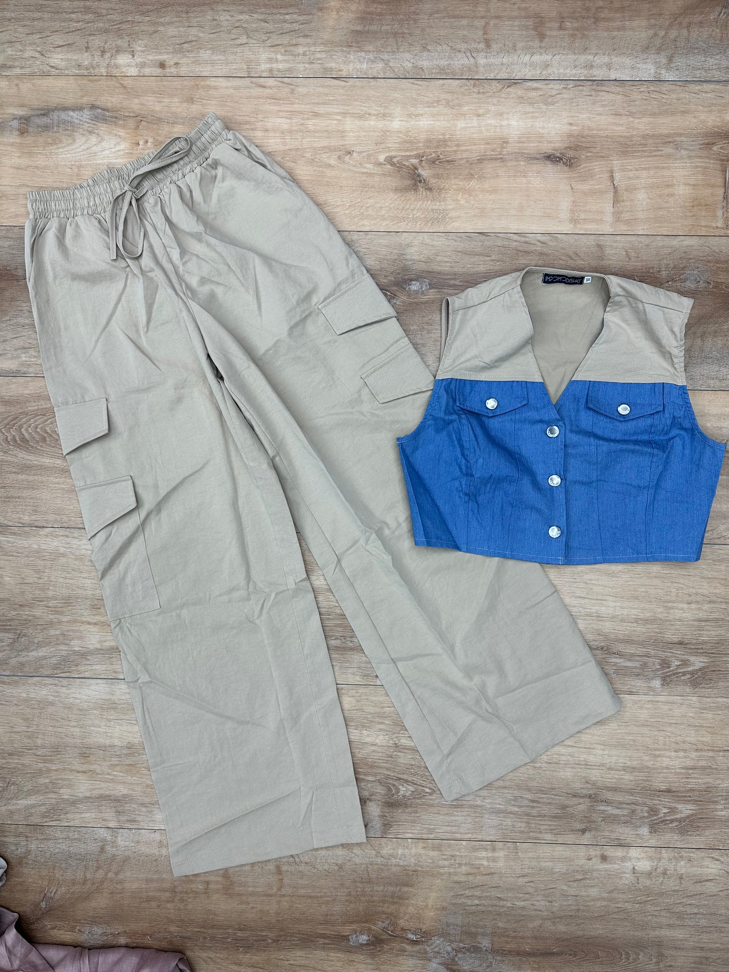 Set de Pantalon y chaleco con detalles denim, color beige