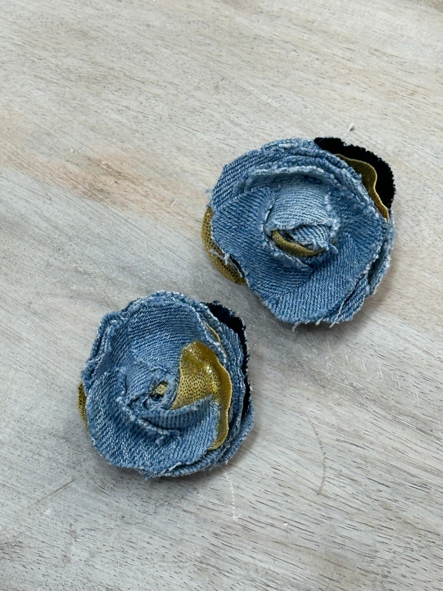 Denim style aretes