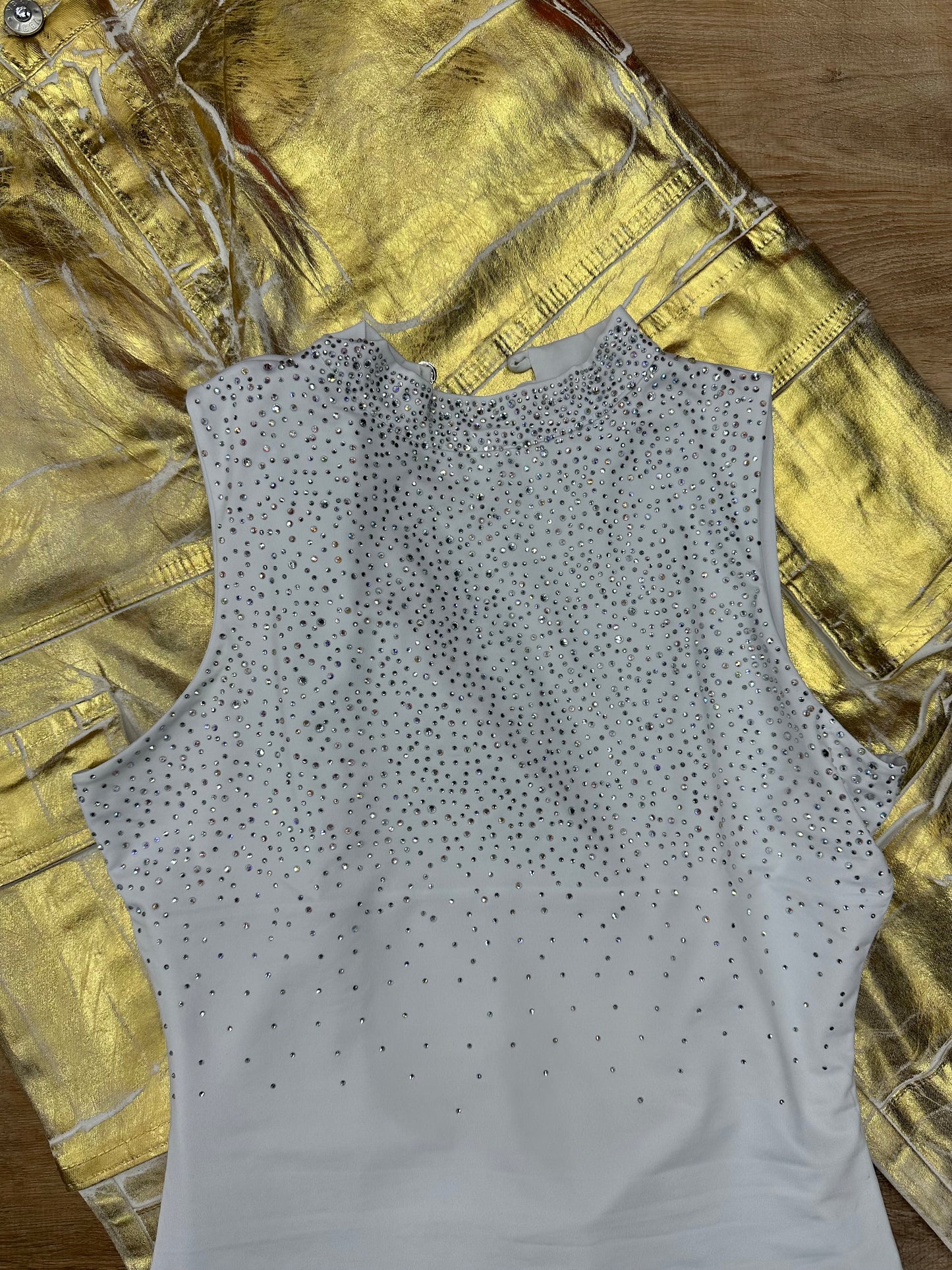 Bodysuit blanco con rhinestone plateado