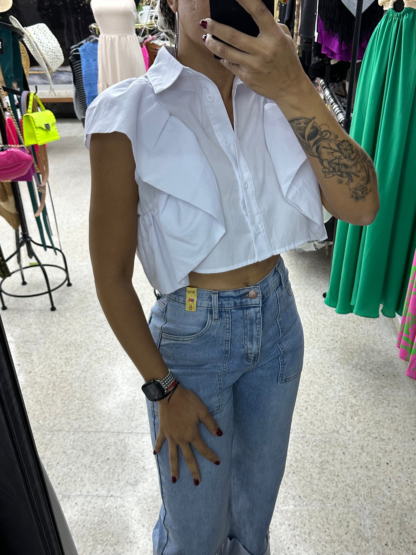 Blusa de vestir corta blanca