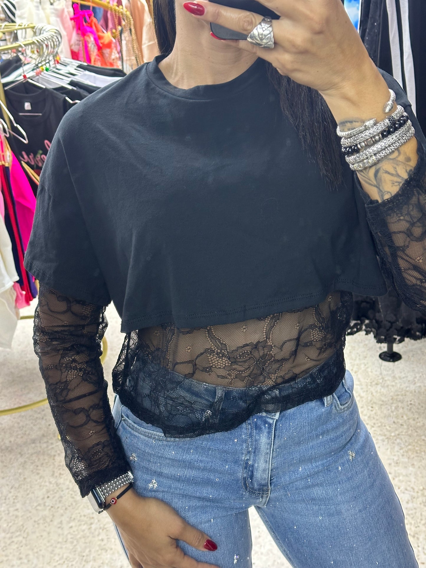 Camisa de manga larga de encaje.