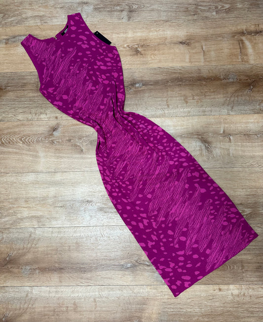 Traje rosa fucsia